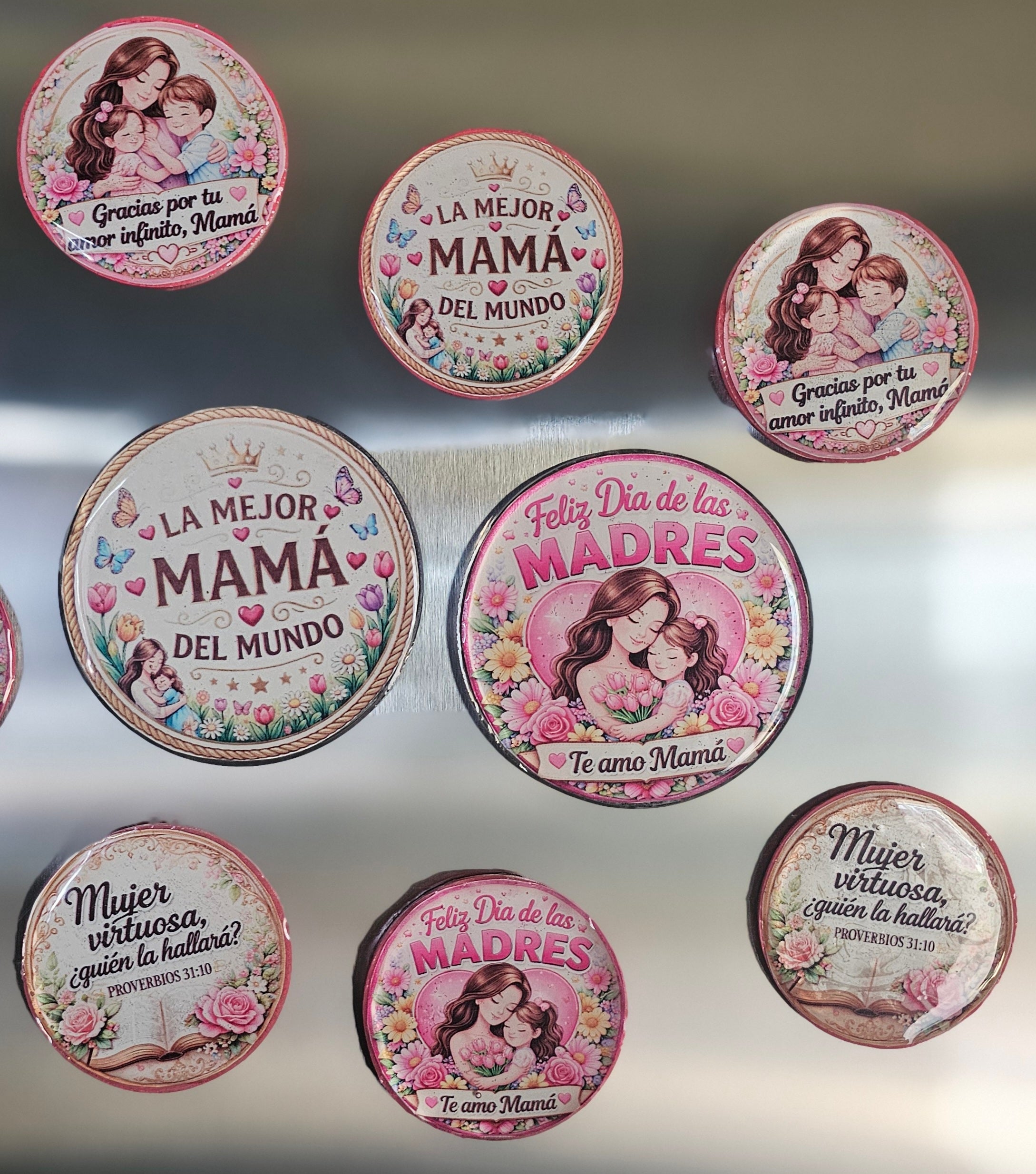 "Best Mom in the World" – Handmade Round Magnet