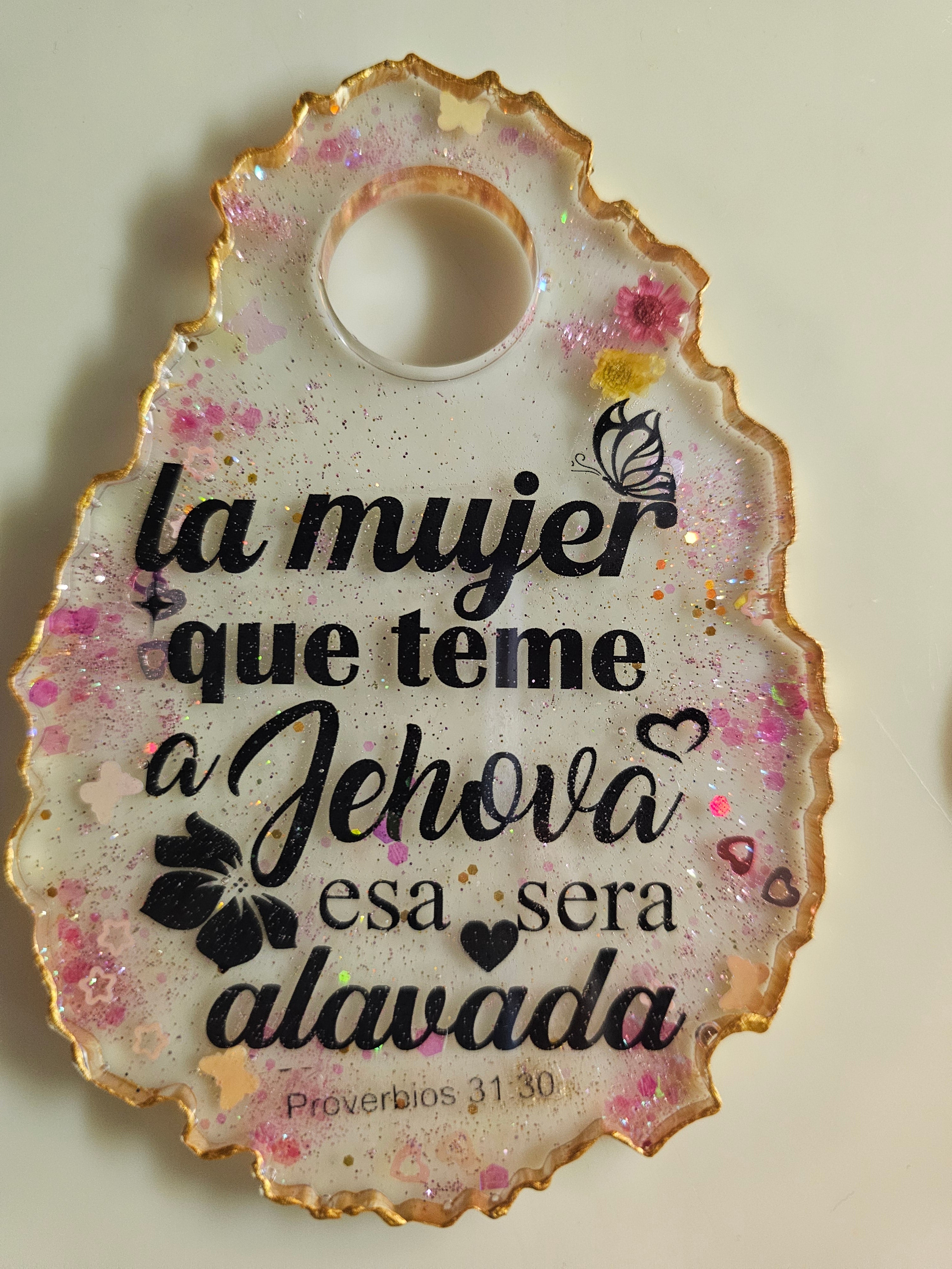 "A Woman Who Fears the Lord Shall Be Praised" Resin Plaque – Proverbs 31:30
